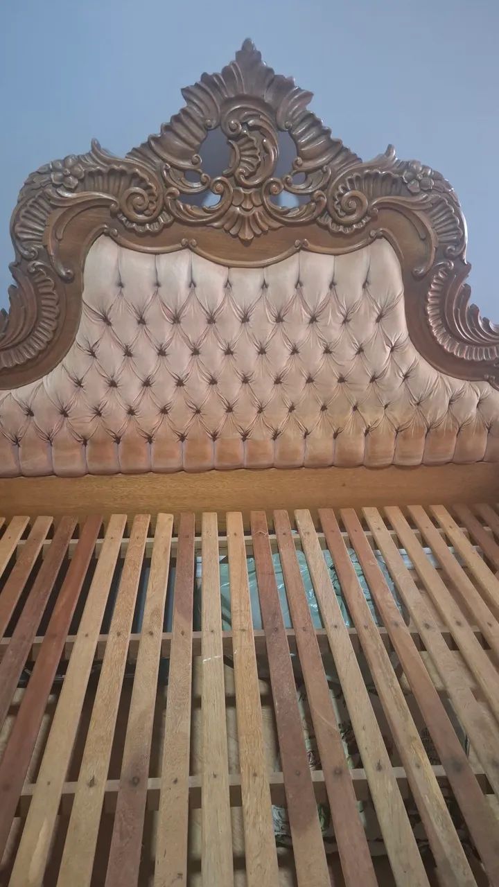 Cama Queen madeira entalhada 