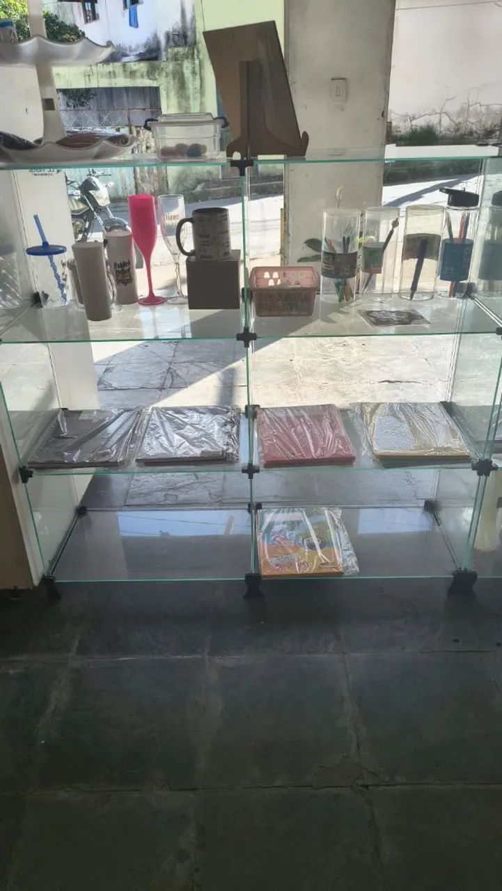 Expositor de vidro com 6 nichos