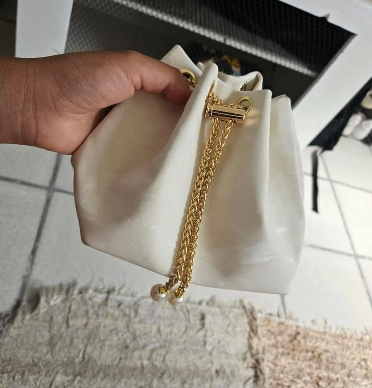 Bolsa transversal, mini buffet, com corrente, cor off-white. - Foto 4