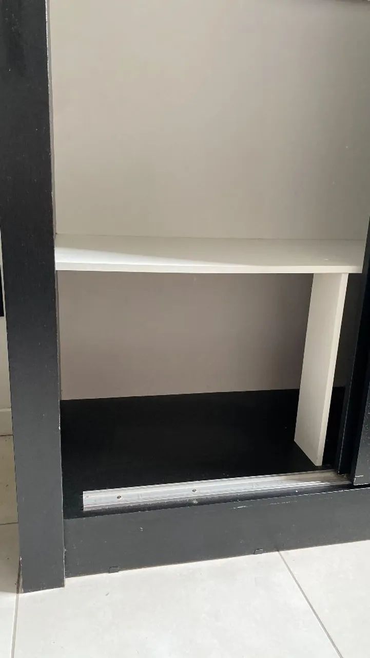 VENDO GUARDA ROUPA PRETO 2 PORTAS<br> - Foto 5