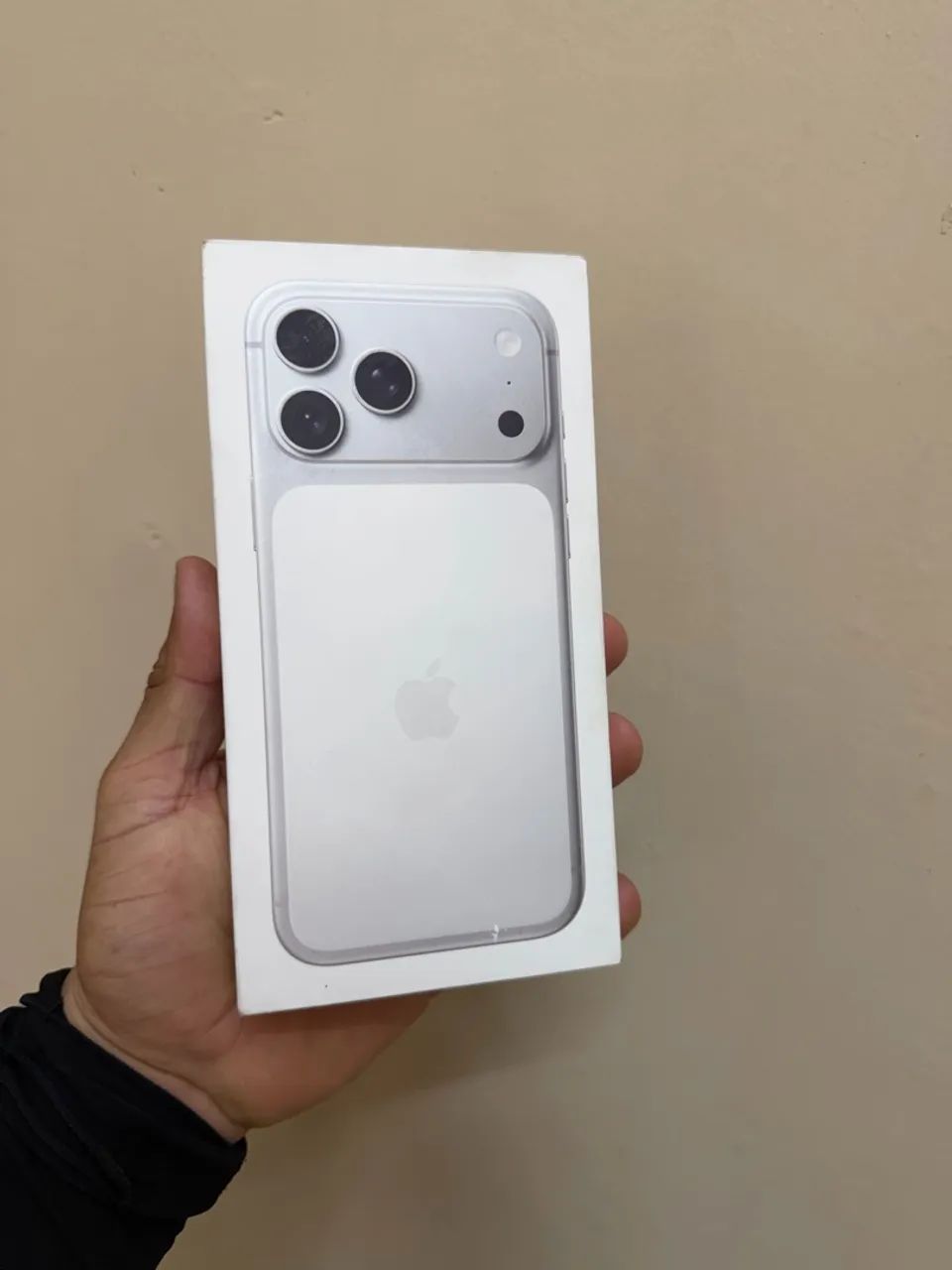 iPhone 17 Pro Max lacrado 