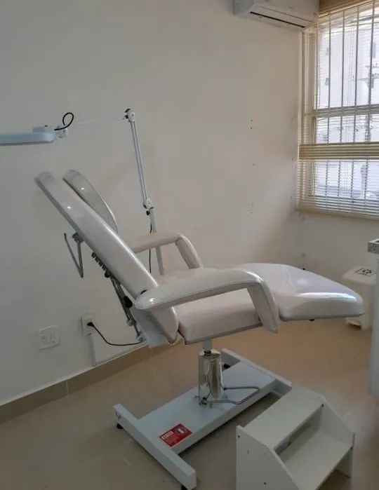 Vende-se maca de estética 