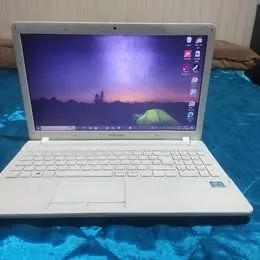 Notebook Samsung NP270e5g Intel Core i3-3110m 2.4Ghz Tela 15 8Gb Ram SSD 240Gb Windows 10 - Foto 2