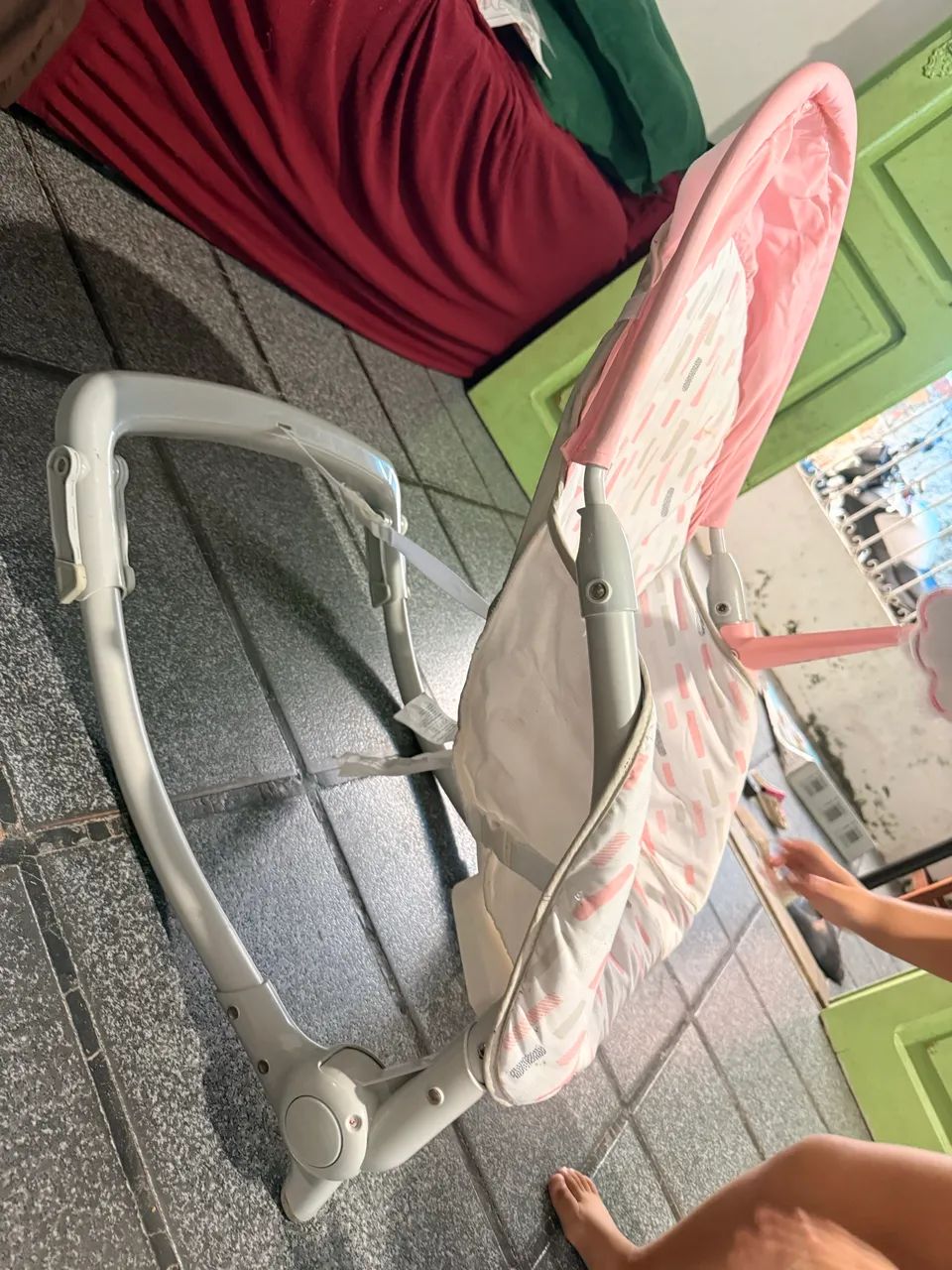 Cadeira de balanço e bebê conforto  - Foto 2