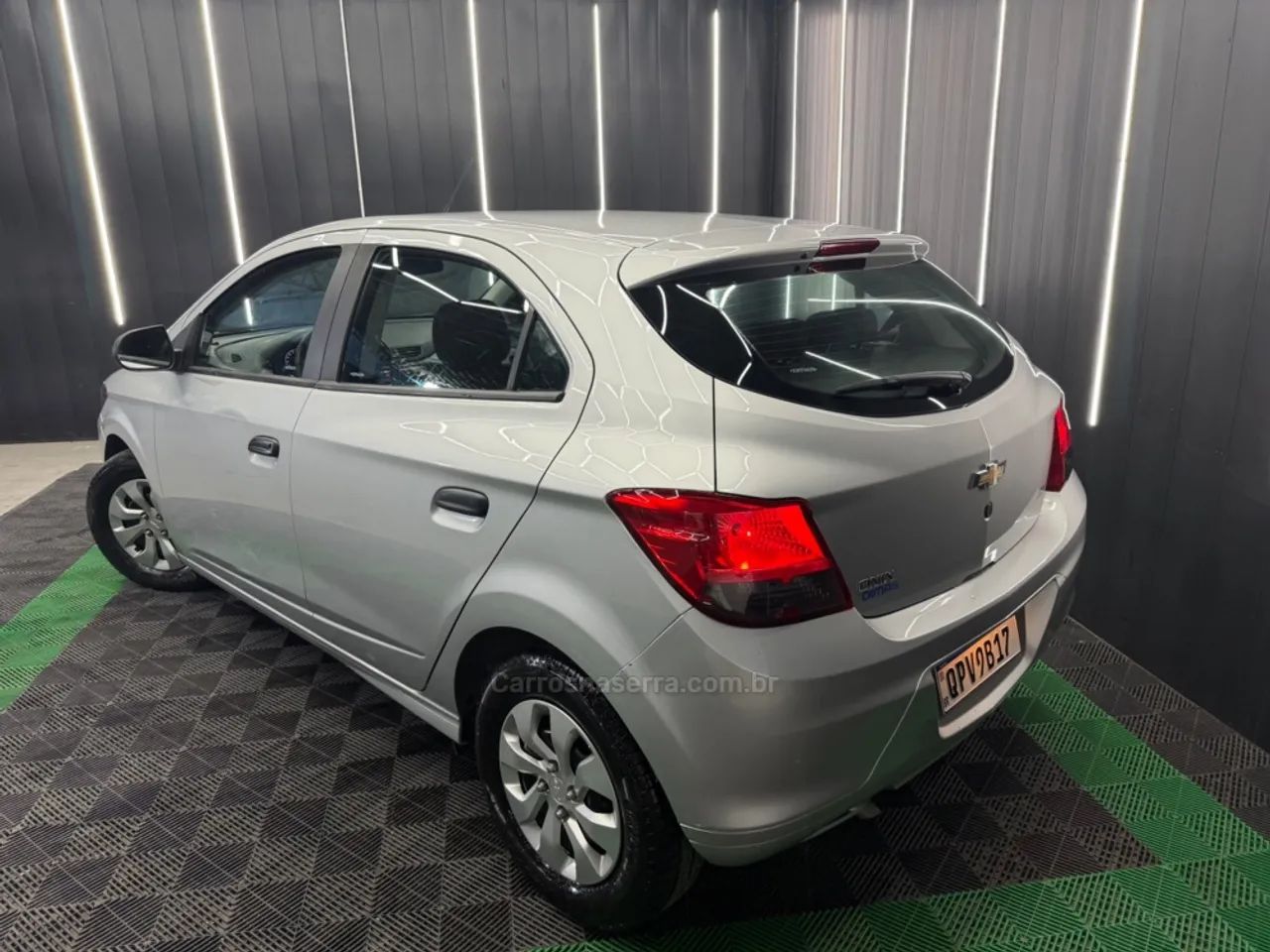 Chevrolet Onix JOY Hatch 1.0 8V Flex Mec. 4P 2019 - Foto 4