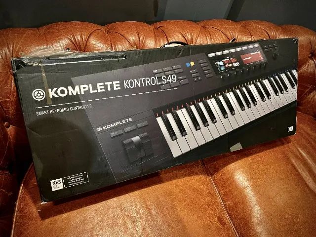 Controlador NI Komplete Kontrol S49 MK-2 com licença para