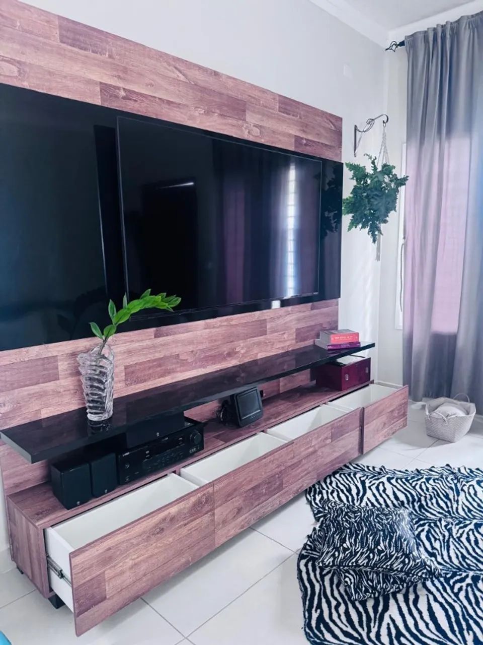Rack de TV com 4 gavetas  - Foto 3
