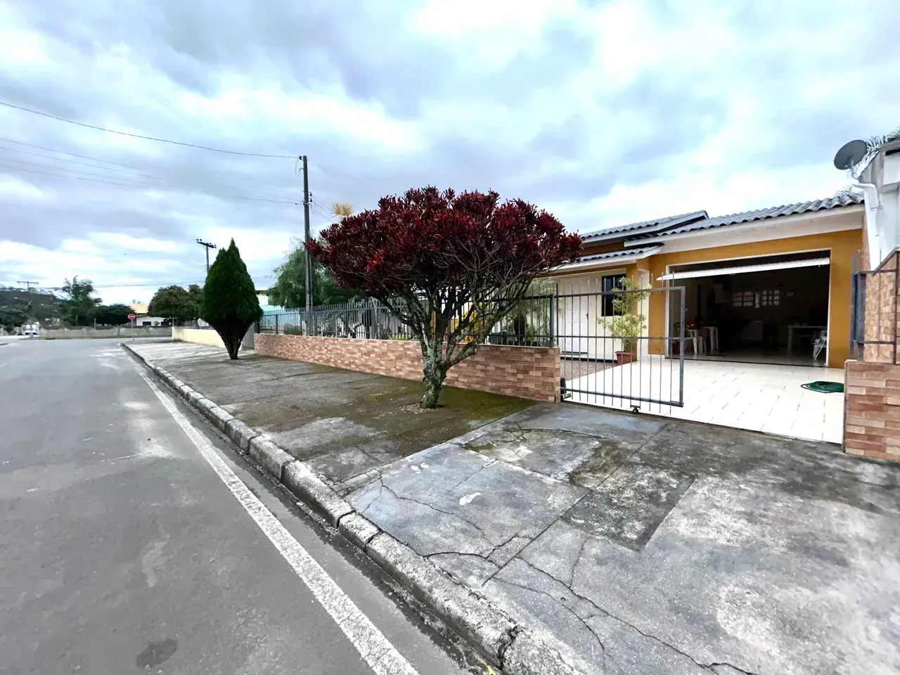 IMÓVEL COM DUAS CASAS  ***   TERENO DE ESQUINA   ***   ARARANGUÁ - Foto 2