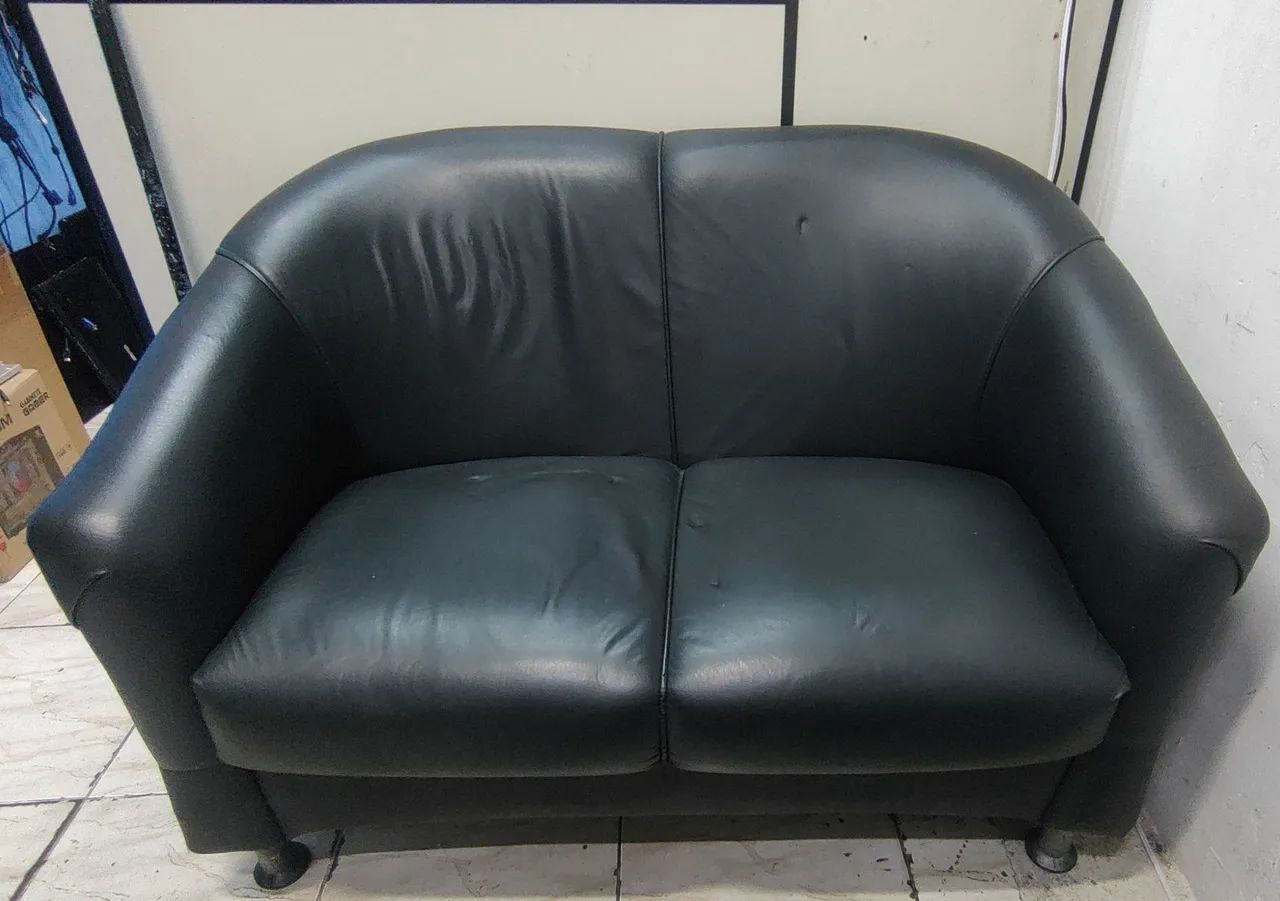 Sofá preto para recepção pequeno 2 lugares - Foto 2