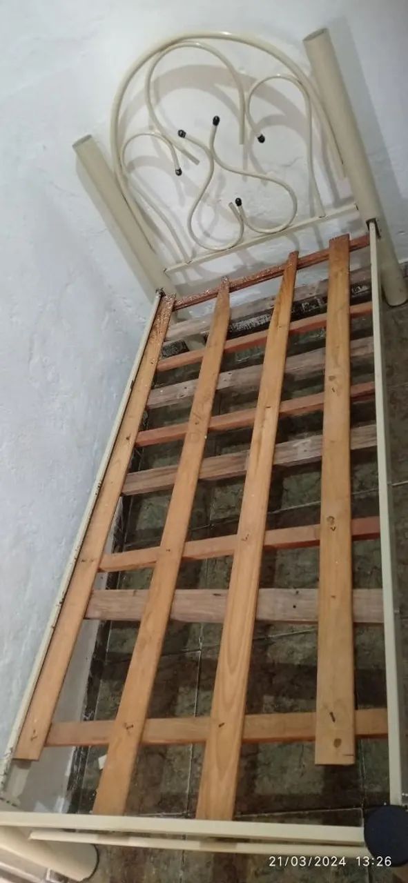 Cama de solteiro de ferro cor creme com colchão - Foto 3