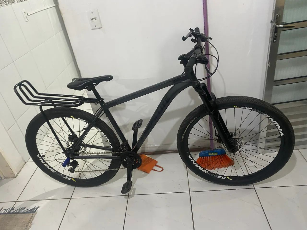 Bicicleta aro 29 cinza semi nova  - Foto 3