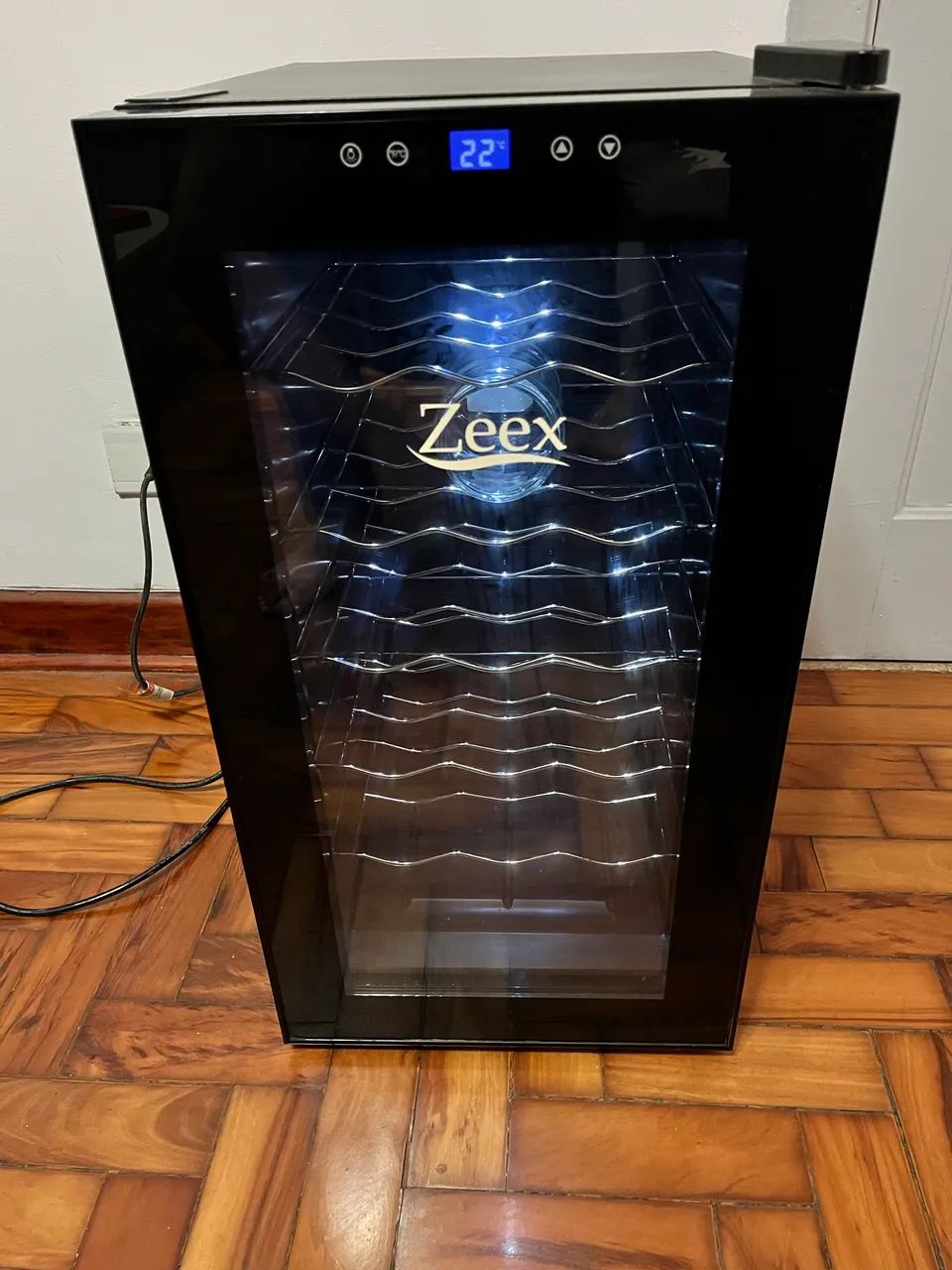 Adega Zeex 18 garrafas - funciona, mas não mantém temperatura