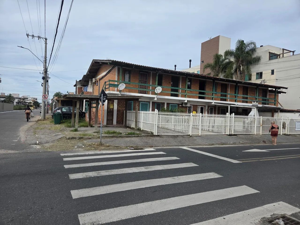 APTO. 2 DORM. GARAGEM VARANDA