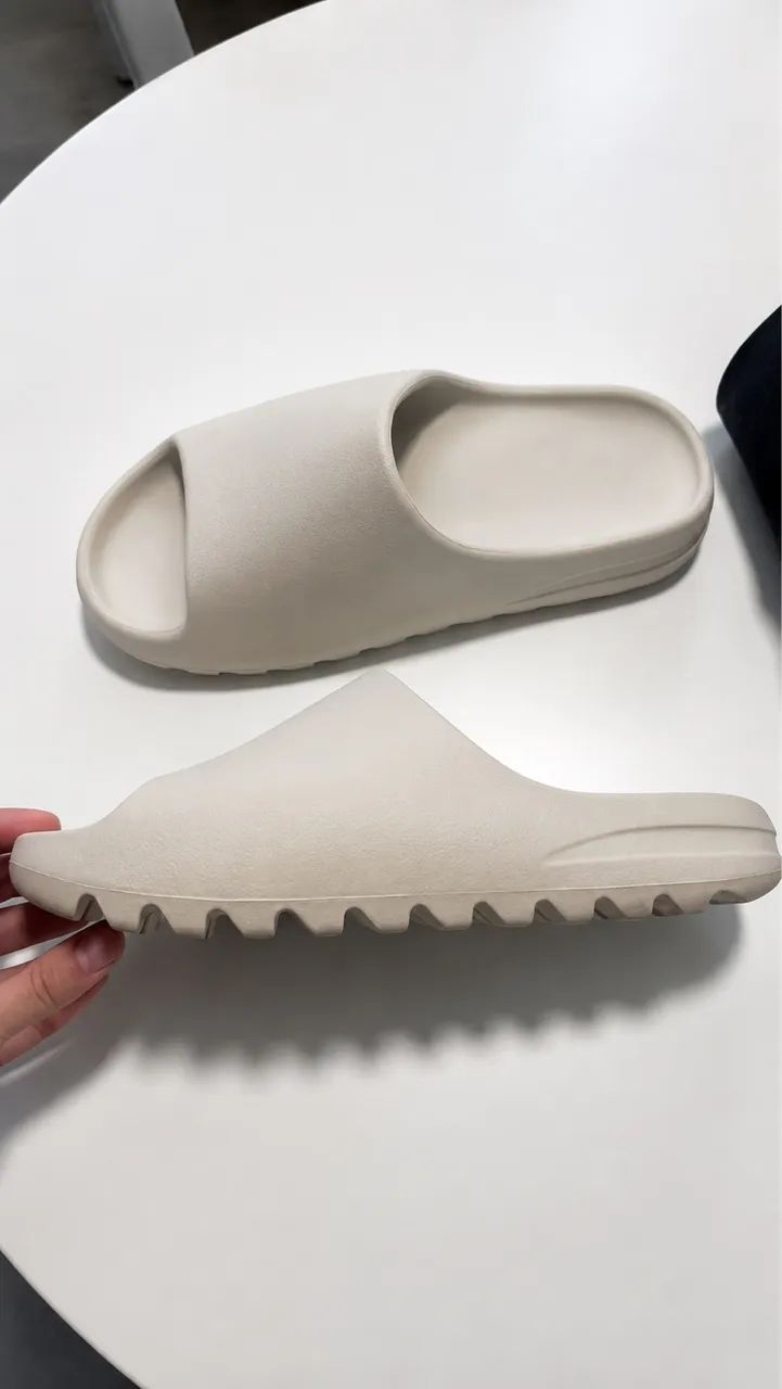 Chinelo Slide Yeeze Eva Nuvem Ortopédico Super Leve - Bege e preto  - Foto 3