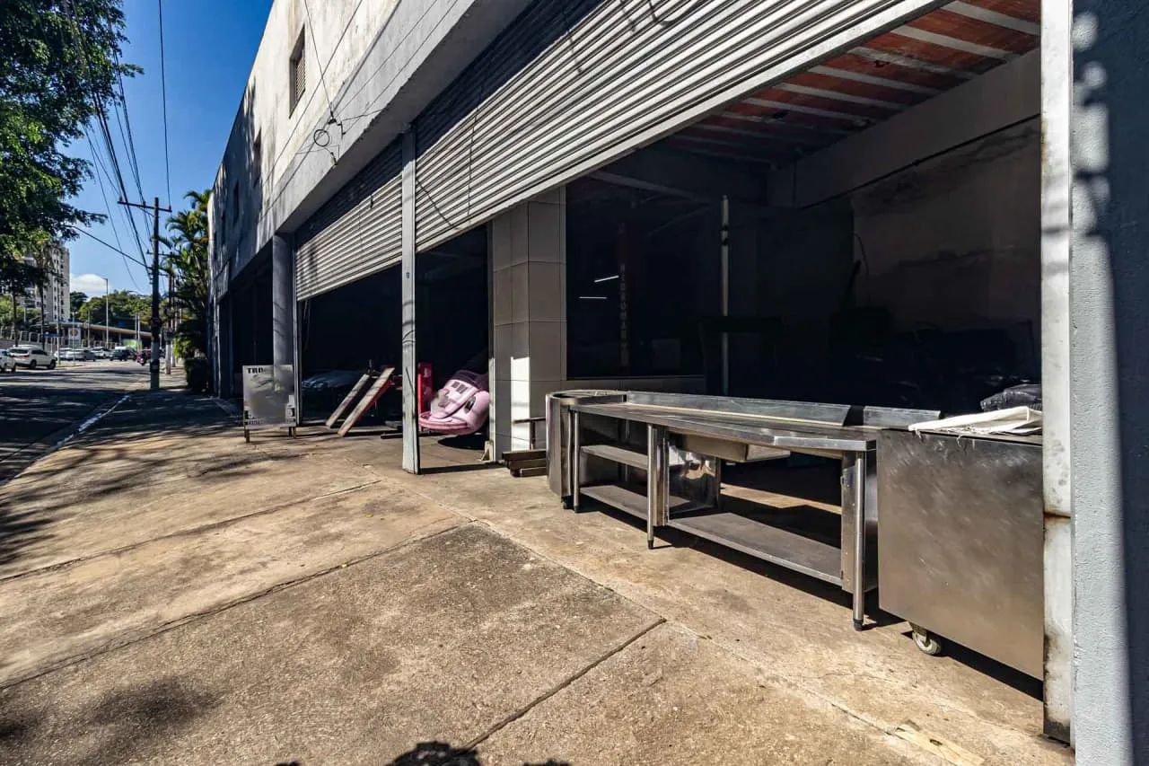 Prédio comercial na Rua José Ferreira Pinto, 1  380 m²