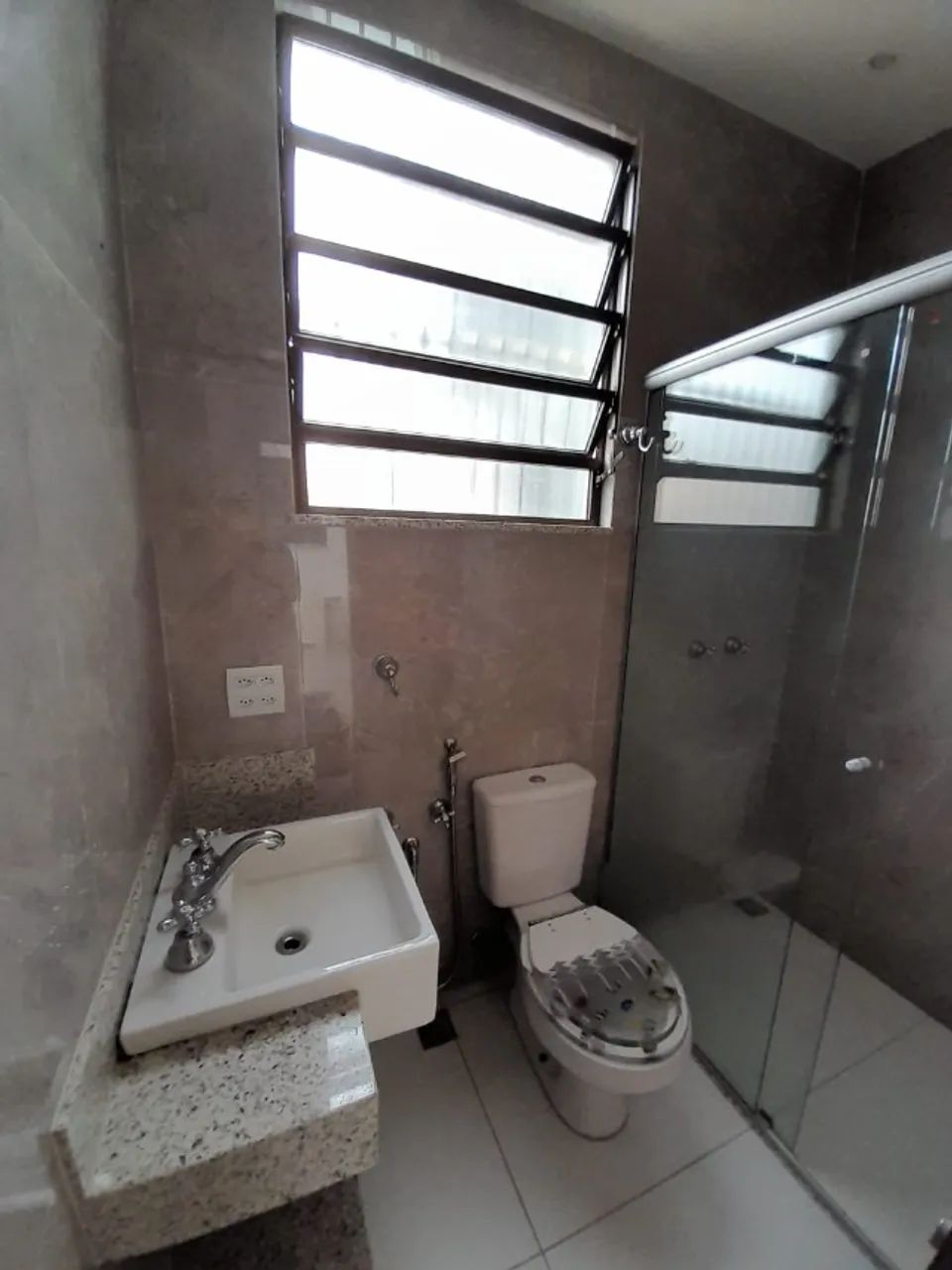 Casa de vila com 2 quartos + dependência e garagem reformada no Méier - Foto 4