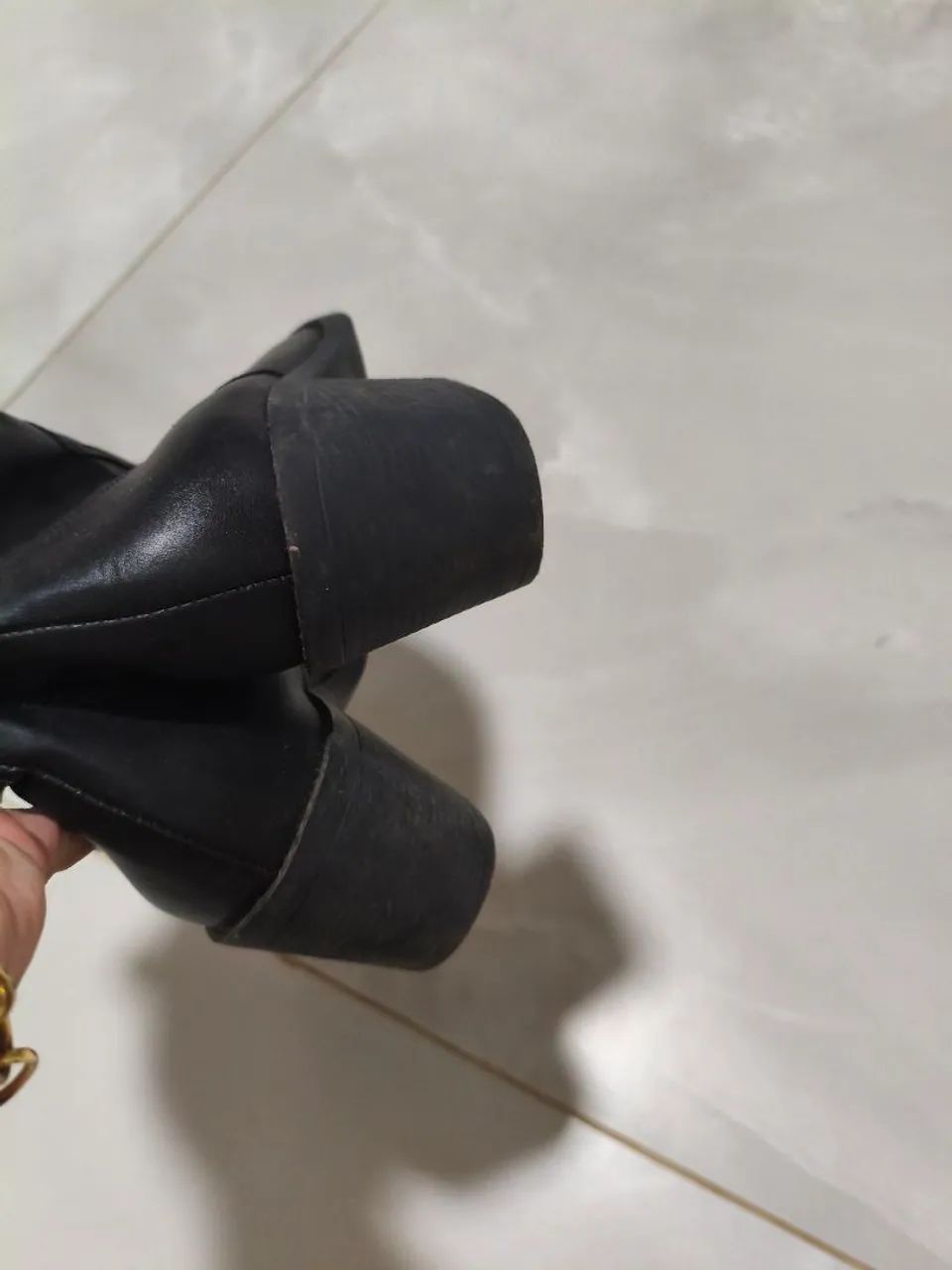 Vendo bota preta usei uma vez de couro  - Foto 2