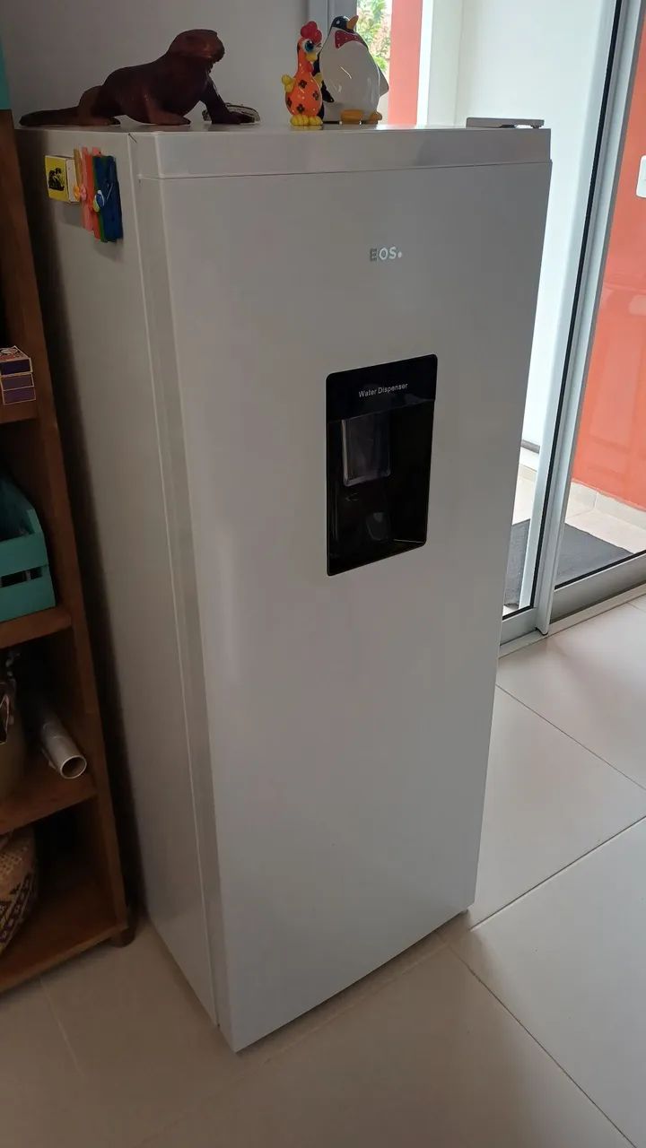 Geladeira Eos 192l com dispenser de agua