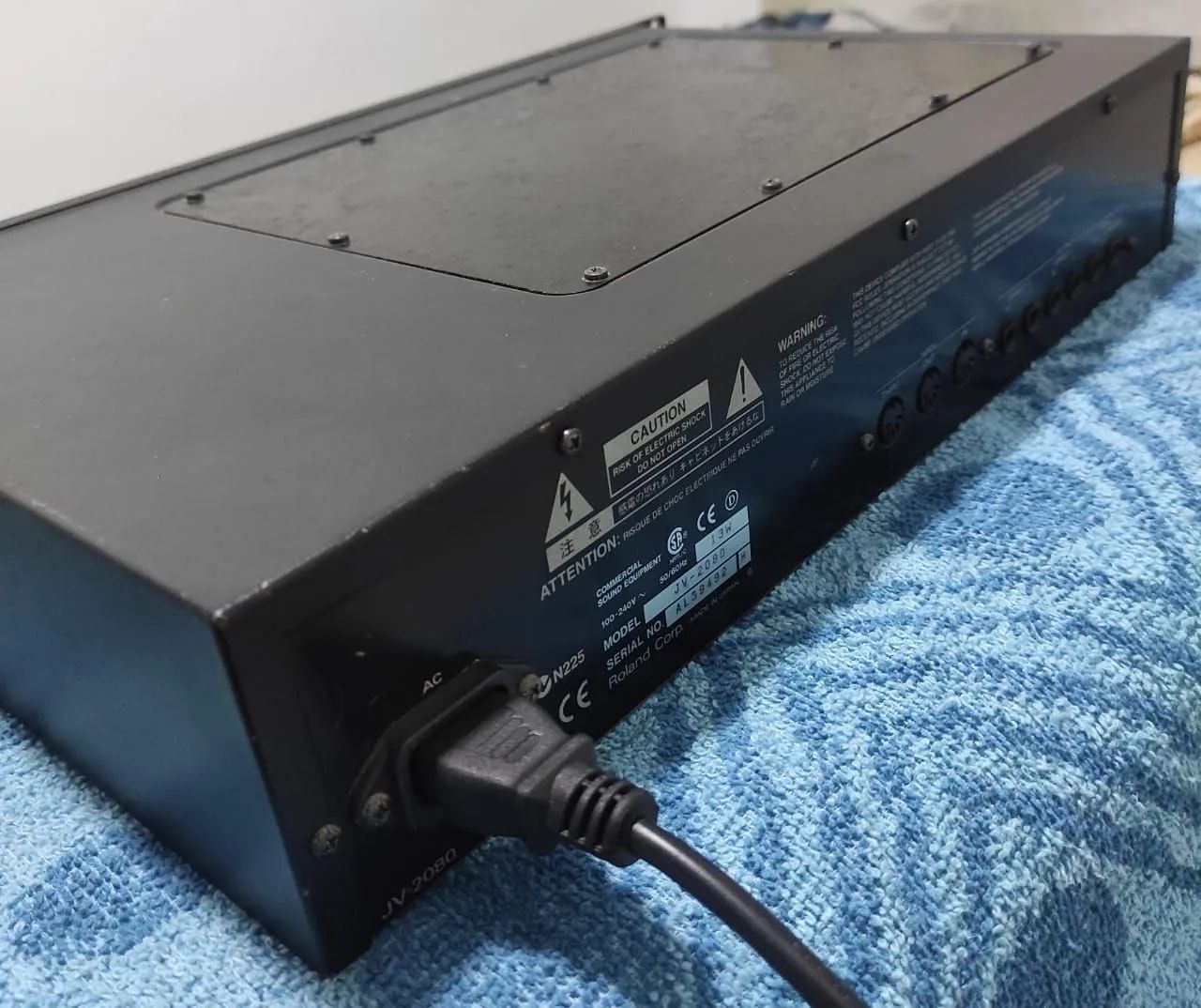 Módulo Roland JV2080 muito conservado, incluso paca orquestral