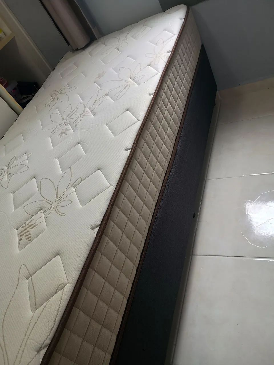 Cama solteiro Box semi nova ótimo Estado 