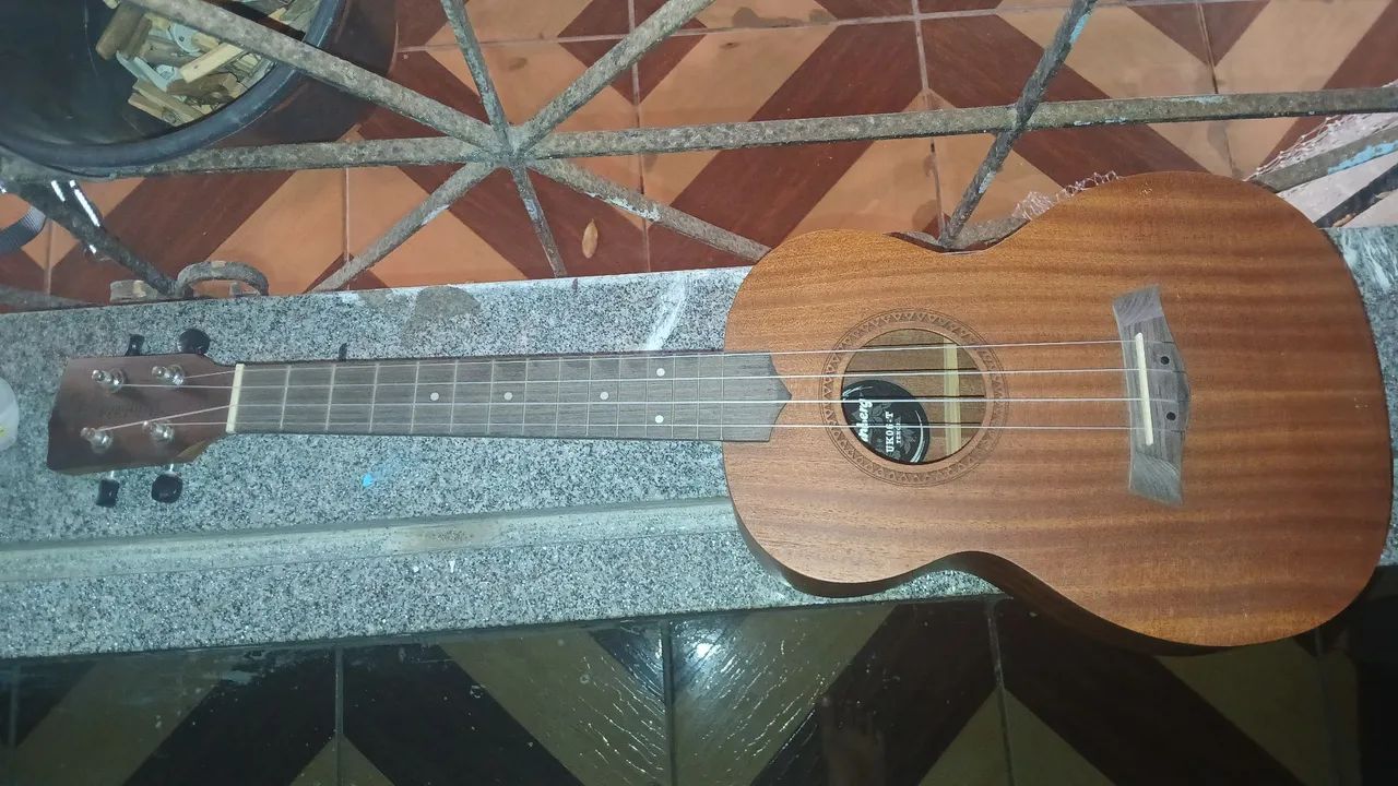 Ukulele tenor