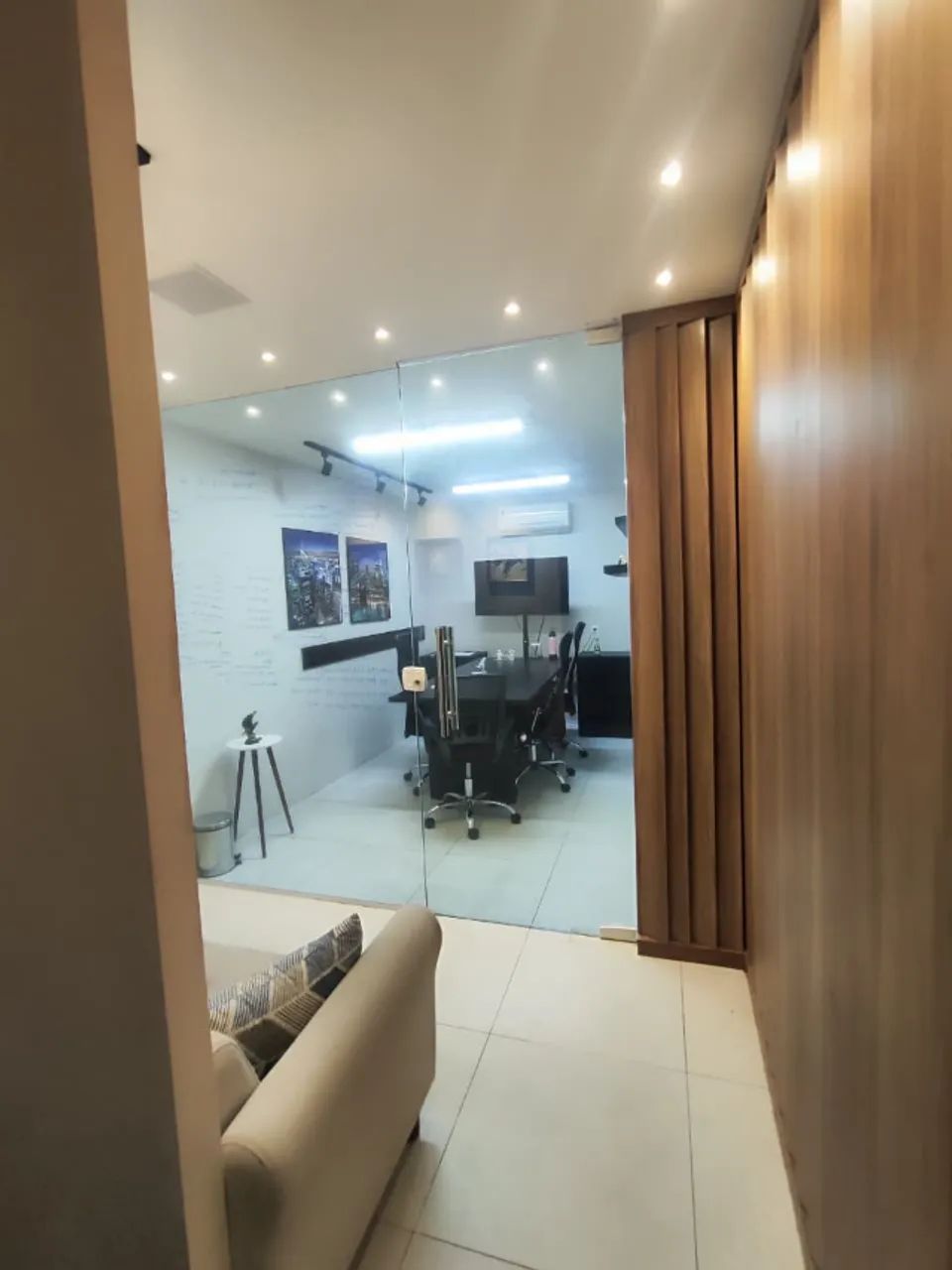 SALA COMERCIAL MOBILIADA
