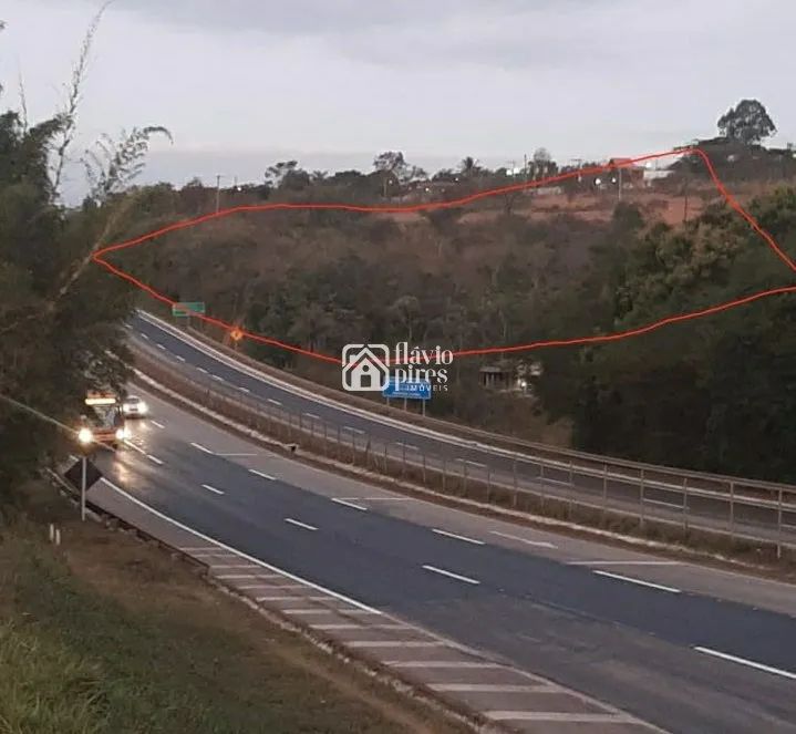 ÁREA DE 25000 M²