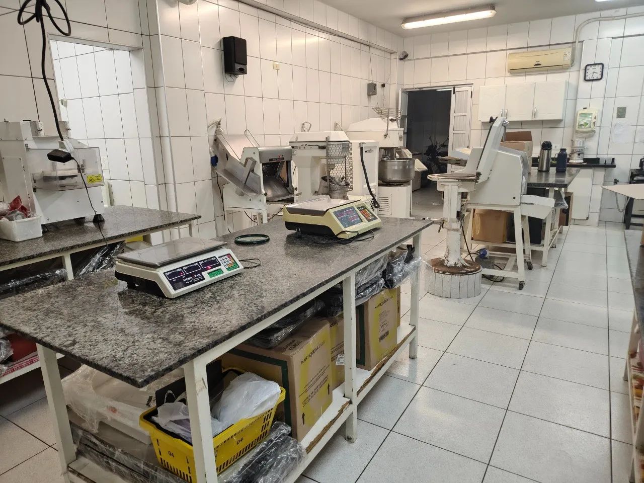 SALÃO COM COZINHA INDUSTRIAL COMPLETA PARA PADARIA - Foto 2