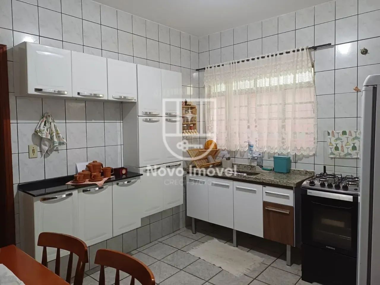 Casa mobiliada com 2 dormitórios em Vila Rica - Pindamonhangaba