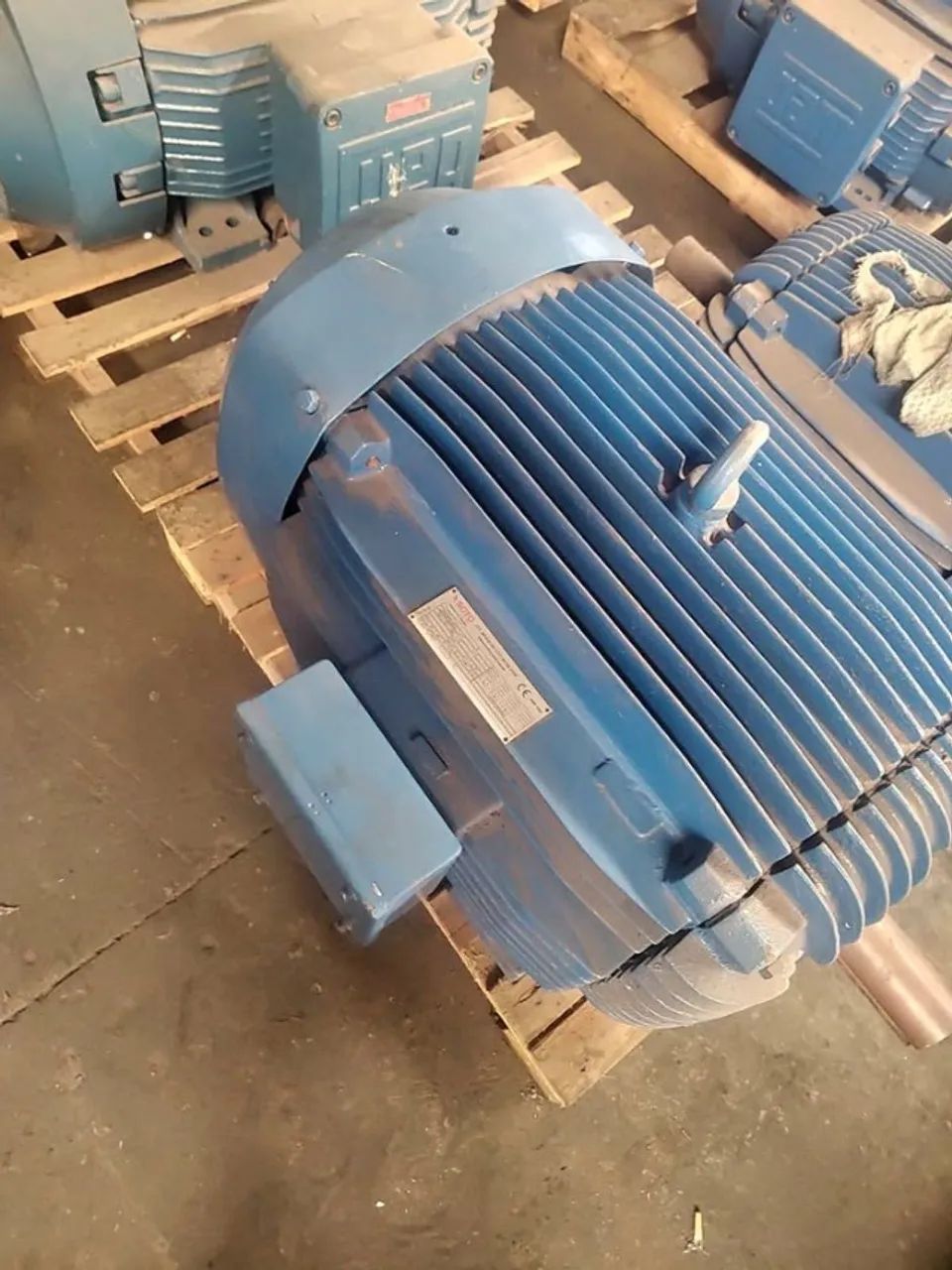 MOTOR ELÉTRICO WEG 100 CV 8 Polos 880 rpm - Foto 2