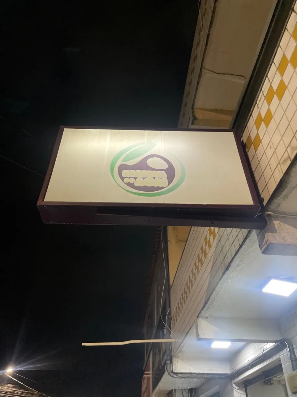 Armação para placa  de propaganda loja