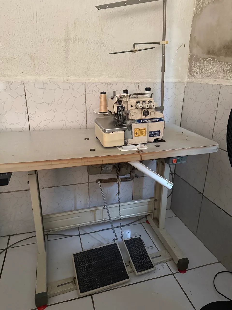 Vende-se uma máquina overloque - Foto 2
