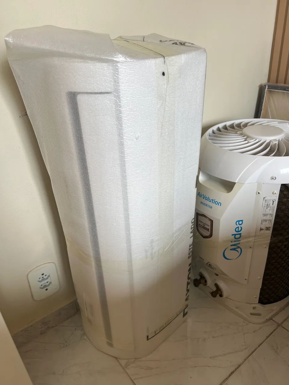 AR CONDICIONADO SPLIT INVERTER/ PERFEITO 1 ANO DE USO