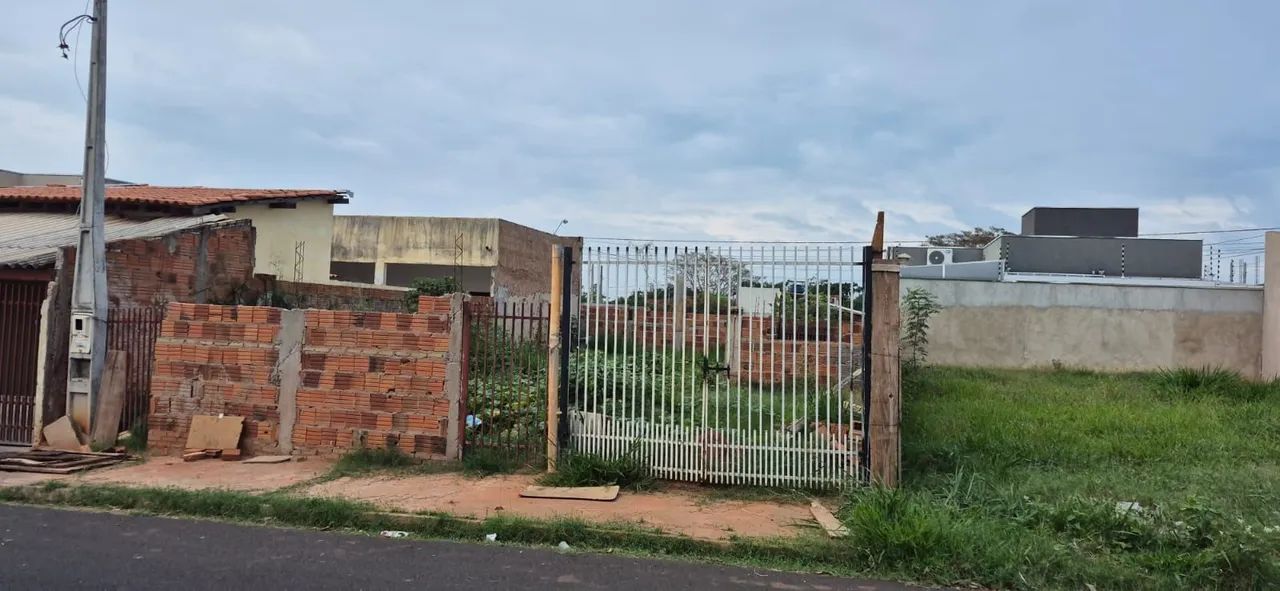 Vende - se Terreno