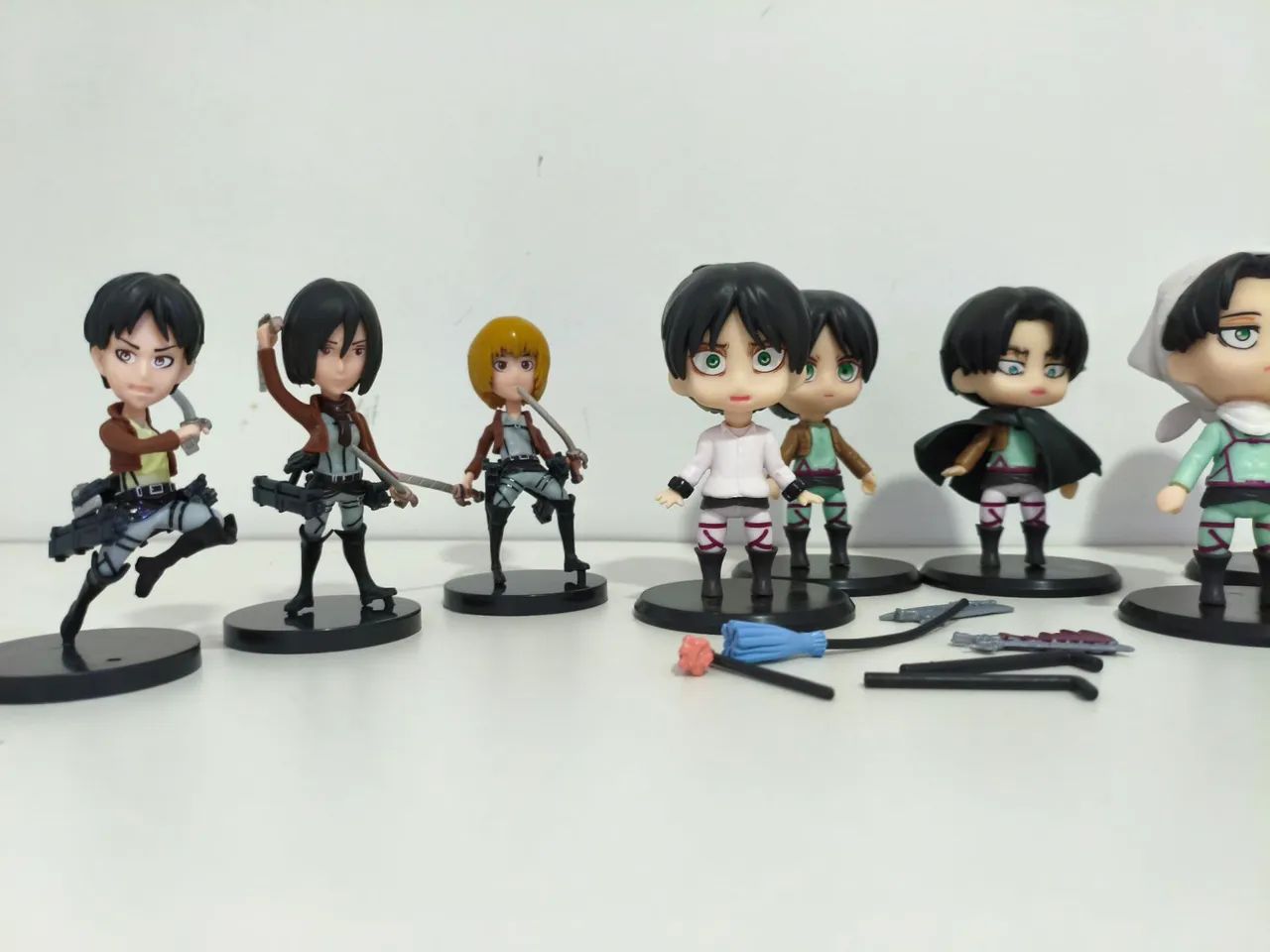 12 action figures Shingeki no Kyojin 10 cm e 07cm material PVC - Foto 2