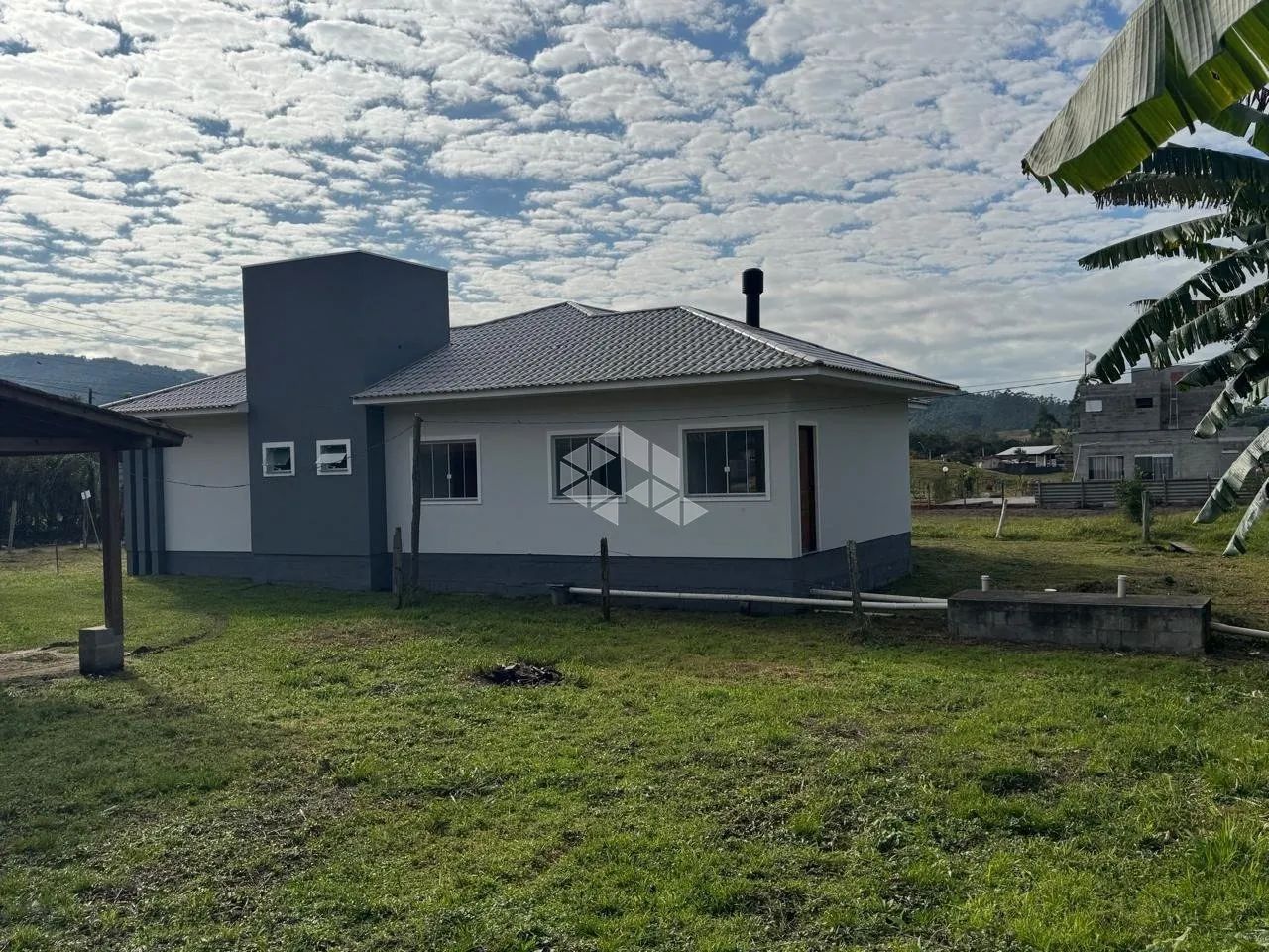 CASA EM ÁREA RURAL COM 3 DORMITÓRIOS E 1 SUITE EM BIGUAÇU - Foto 2