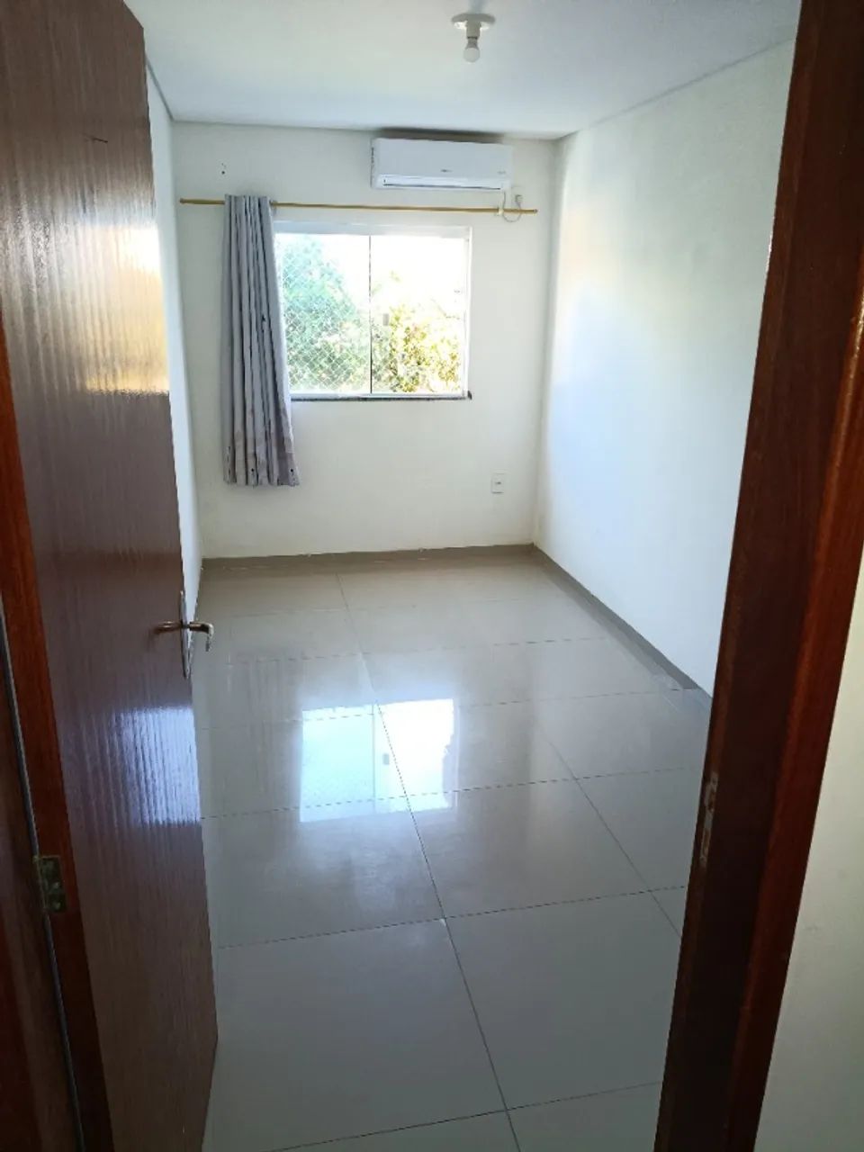 CAMPECHE ÓTIMA LOCALIZAÇÃO ANUAL 2 QUARTOS E GARAGEM.  - Foto 2