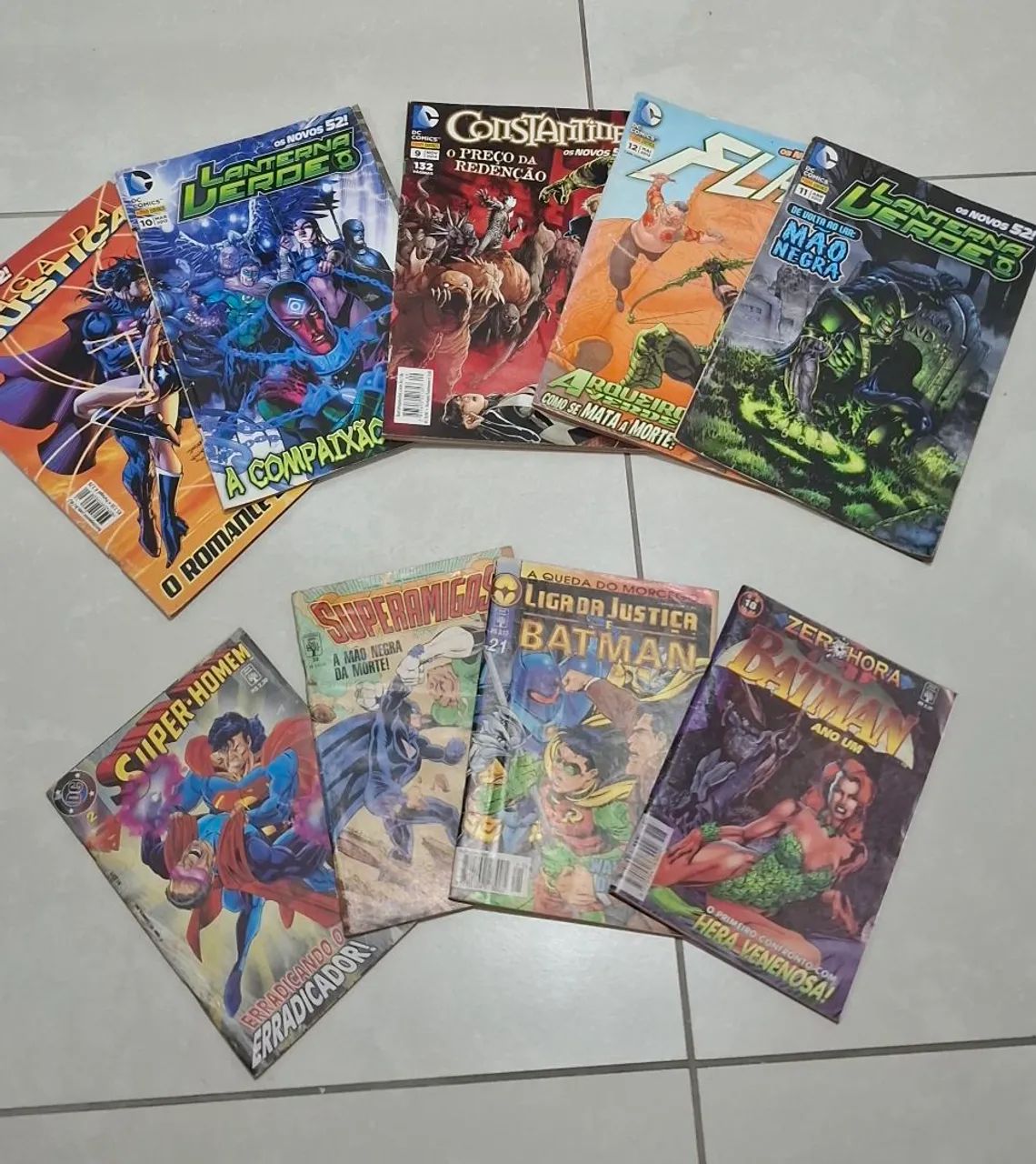 Lote com HQs da DC