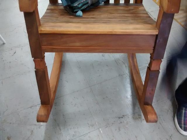 Cadeira de Balanço de Peroba Rosa - Foto 3