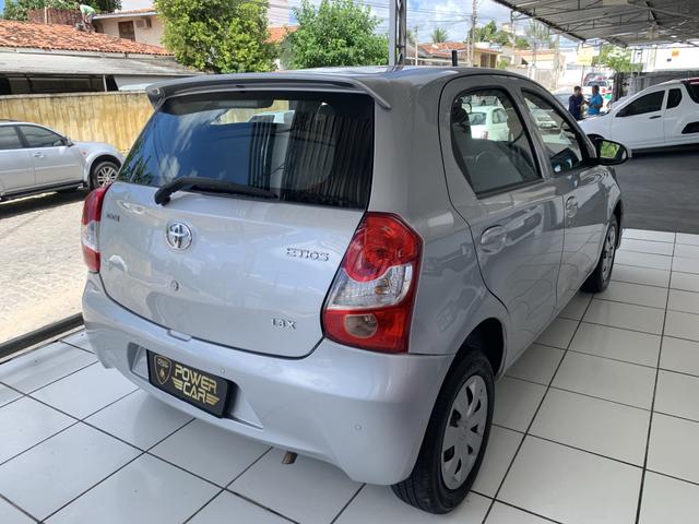 Toyota etios hatch único dono - Foto 9