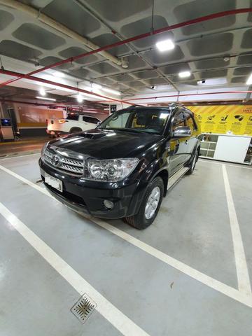 Toyota Hilux SW4 - 4x4 - 7 Lugares - Diesel - Aceita troca - Foto 2