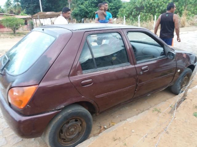 Vendo fiesta 98 ou troco numa shineray fenix gold - Foto 3