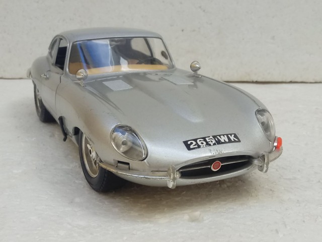 Brinquedo antigo carrinho jaguar x 12. 1/18