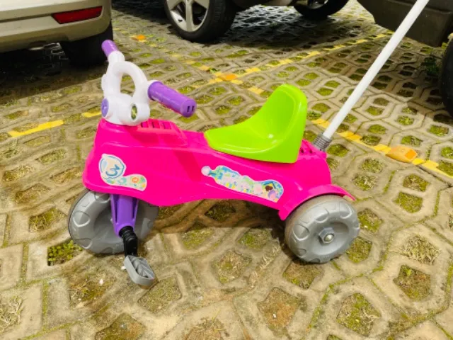 Triciclo Motoca Infantil Fast Velocipe Proteção E Empurrador