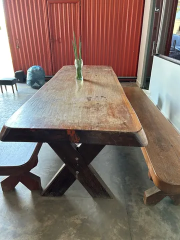 Conjunto Mesa Rústica Redonda Sextavada (1,20Mts x 1,20mts x 4cm) com 6  Cadeiras Rústicas Coloniais, tudo em Madeira Maciça de Cedro – 06 lugares