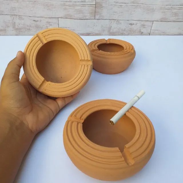 Cinzeiro feito em Barro