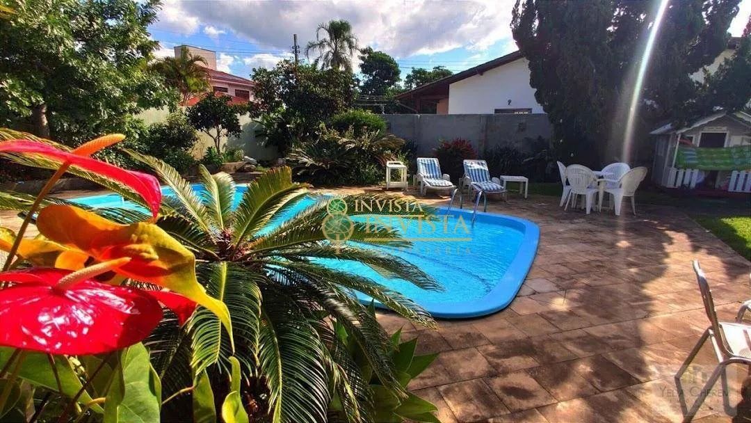 À venda no bairro Carianos! 267m² construídos, piscina privativa, churrasqueira, hidromass - Foto 5