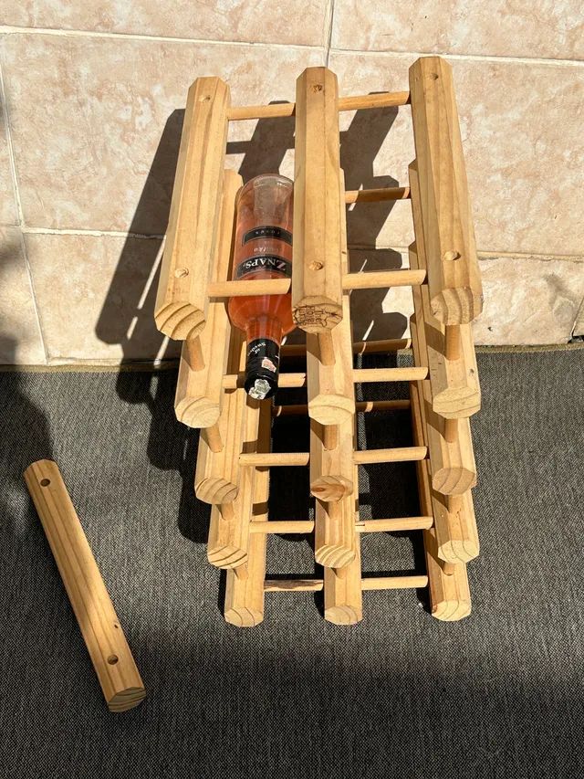 Porta vinhos madeira rústica  - Foto 4