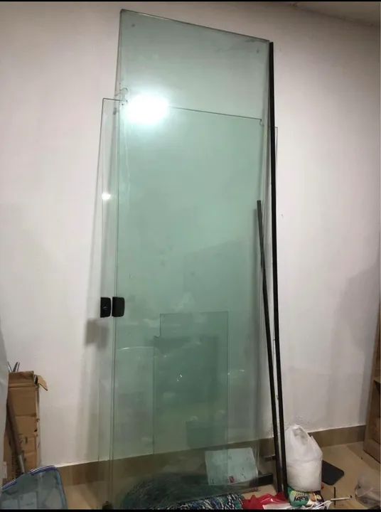 Porta blindex pivotante 1x2,10 com acessórios