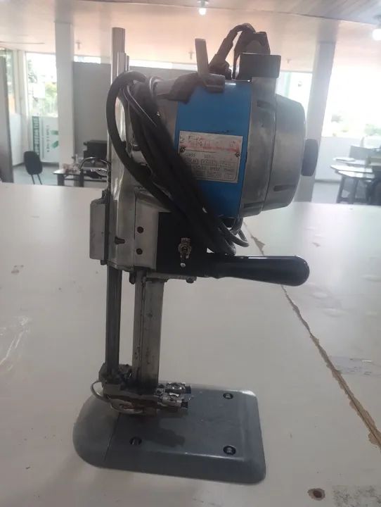 Máquina de corte de 9 " em excelente estado